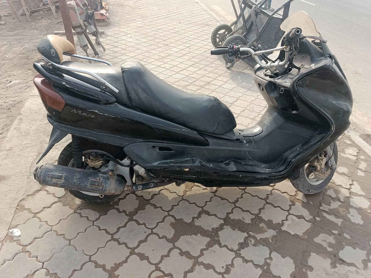 ماجستا طافيه ابيع كوم حديد كوم حديد مكاني بل 
ناصريه يم جامعت ذي قار يعني بل صخين 
سعره 150الف *********** لاه تسني شبيه طفت 
او بعد ماشتغلت شوف صوره وتوصل وياي
