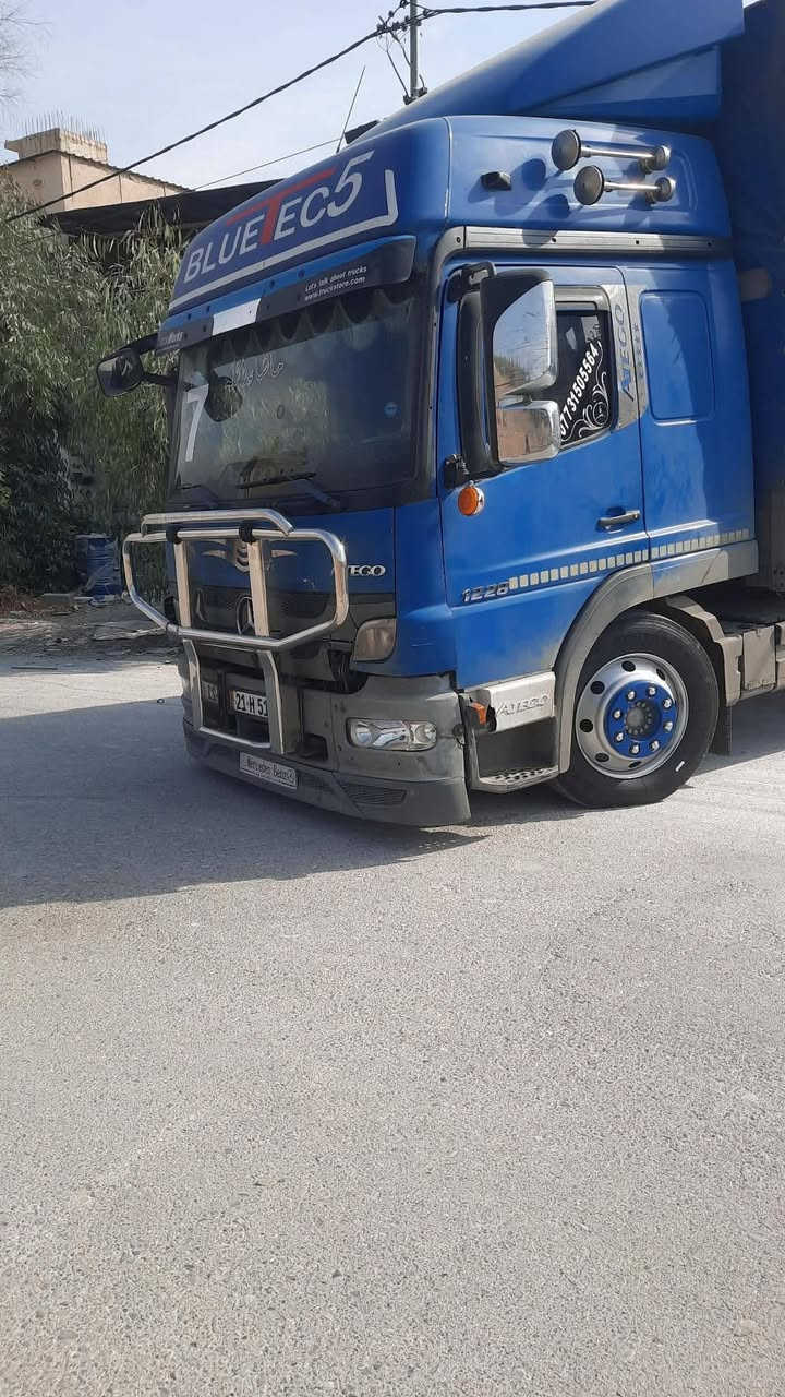 سلام عليكم اتيكو للبيع موديل 
2007 حجم1228كير كفخ 
امامي خلفي جوبلس طول البدي 
سبعة اوربع سياره خير من الله
الفستار اتصال عله رقم
***********.   ***********
