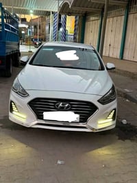 اخوان عندي سوناتا 2019 نضيفه مثل ما تشوفون بالصور دواخل و گشر اني معتن...