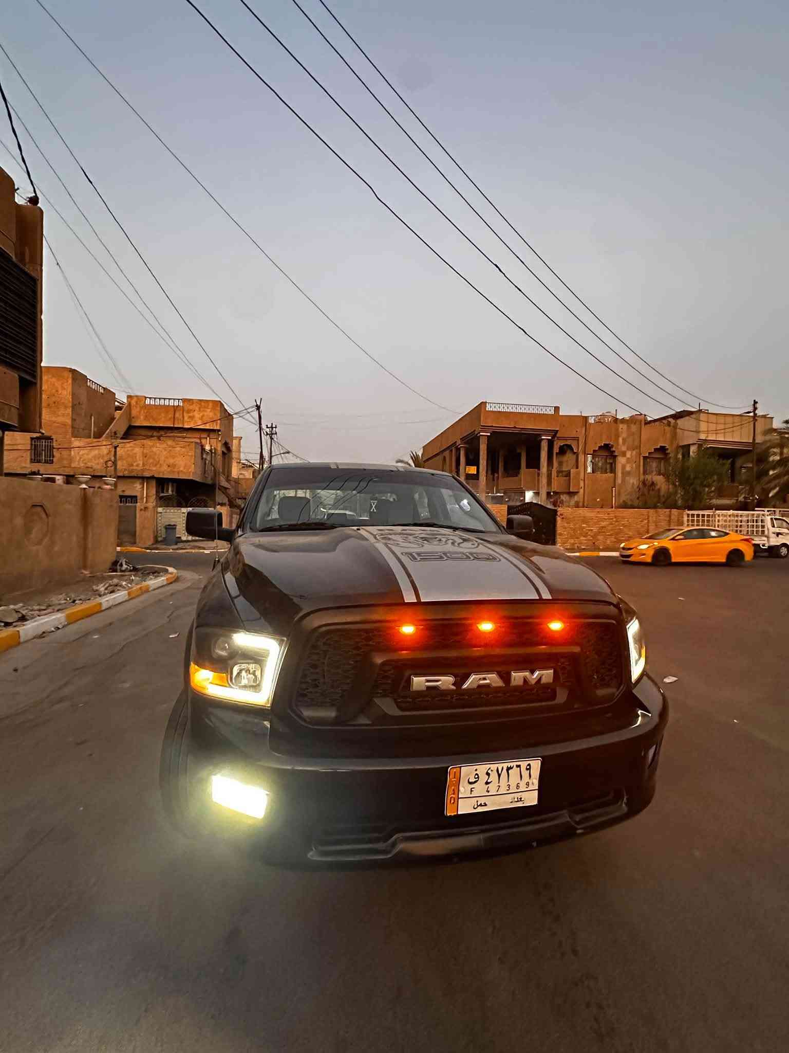 السلام عليكم
رام 2021 كلاسك SLT 
محرك 3.6 سته سلندر  السياره حادثها بنيد وجاملغ وبابين جهة الصدر و الجاملغ جهة السايق هنا ببغداد انضرب على ايدي وهذا رقم الشاصي 
1C6RR6LG8MS530243
السياره بيها ملاحضات يرادلها ترتيب 
السعر 180 وبيها مجال بسيط  مكان السياره بغداد الامين الثانيه 
***********
