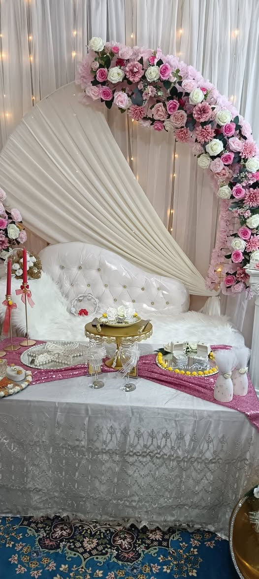 كوشات كامله هيه ومحلقاته مثل ماموضح بلفديو.....( للبيع) نظافه مليون بلميه
اي استفسار على الواتساب (*********** 
من بغداد...... قيم
