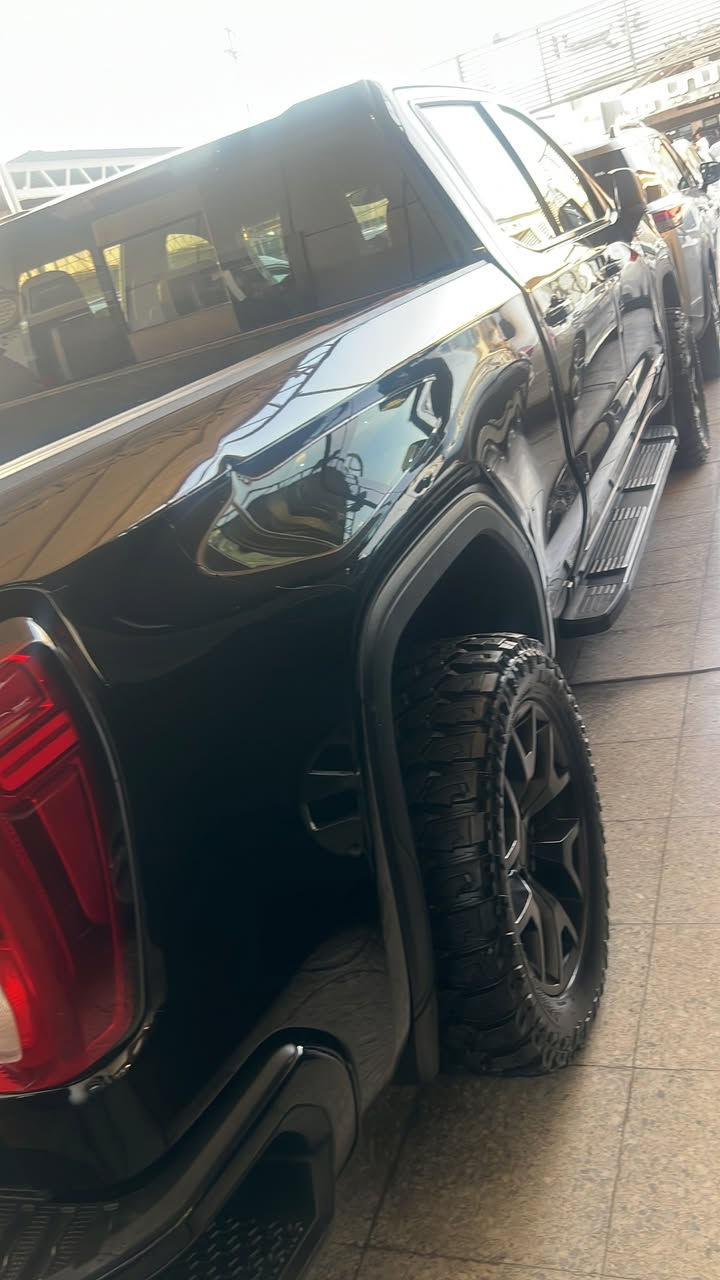 GMC سيرا الفيشين 2021 
باب طويل بدي طويل 
كلين تايتل مكفولة من الصبغ عدا بارد باب الجنطة وبارد بسيط بالجاملغ الايسر
ماشية 73 الف
***********
