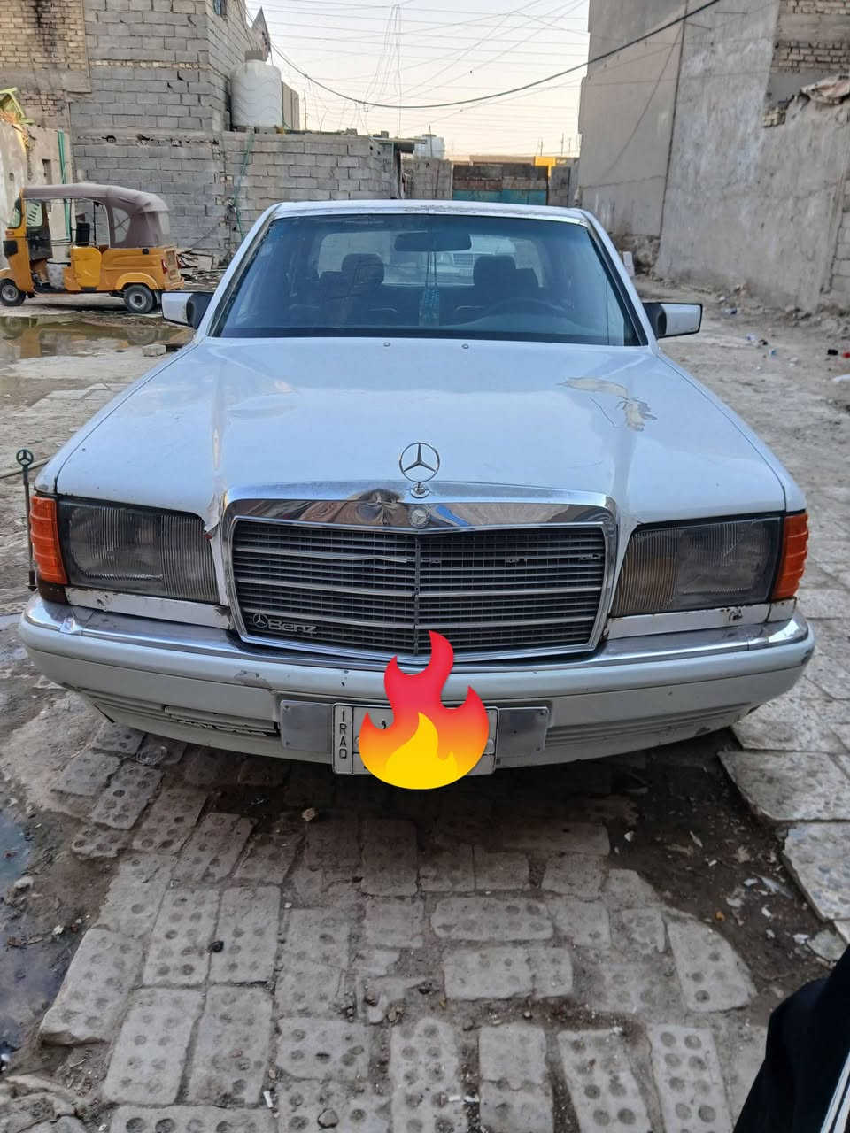 سيارة: مرسيدس رئاسي
موديل : ١٩٨٩
سنوية :لل ٢٠٢٨
رقم : بغداد
كير : بحالة جيدة 
محرك : vvT 2.5 بي صوت من جوه المحرك 
حدادية: نص عمر 
كشنات :جلد نيلي
لايت : ابيض عالي وناصي بحالة جيدة
جام : كهربائي
السعر : ٣٥$ وبيها مجال
للاستفسار الاتصال على 
***********
