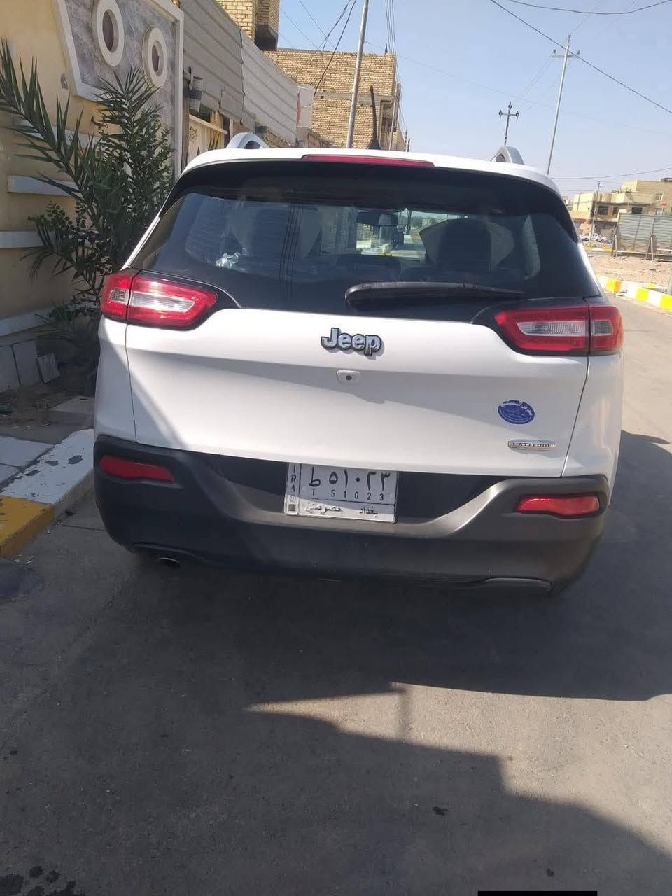 جيب شيروكي ١٦  بغداد باسمي لغايه ٢٩   السياره جاهره ونظيفه مكينه وكير شطر الفحص حداديه جديده المكان ناصريه مركز *********** السعر ٩٥وبيه مجال
