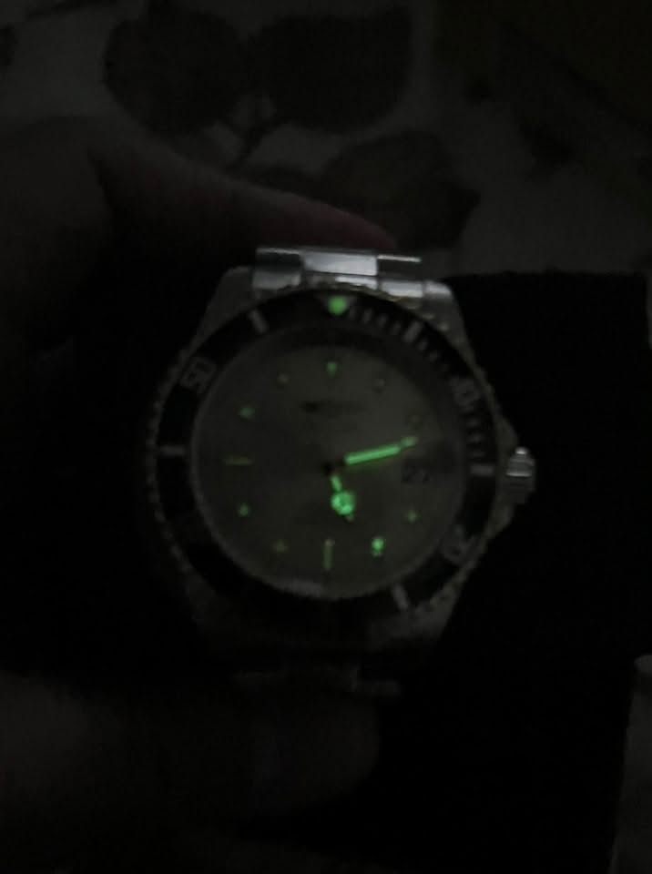 ⌚ ساعة Invicta غواصين – أوتوماتيك قطر ٤٠ ⌚
🔹 الحركة: أوتوماتيك (تعمل بدون بطارية)

🔹 الفئة: Professional Diver

🔹 مقاومة الماء: 200 متر

🔹 الزجاج: كريستال مقاوم للخدش

🔹 الإطار: دوّار (Diver Bezel) أسود مع تفاصيل ذهبية

🔹 لون المينا: ذهبي مع مؤشرات مضيئة

🔹 السوار: ستانلس ستيل

✨ ساعة قوية وفخمة، مناسبة للاستخدام اليومي والسباحة

✨ ماركة عالمية معروفة بتصاميم الغواصين

📍 السعر: ١٥٠ الف

📞 للتواصل: خاص او واتس اب

***********
