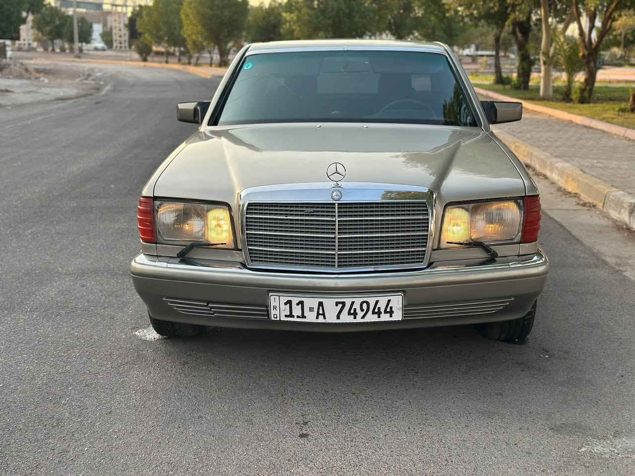 السلام وعليكم مارسدس 1989 
جامبو رائسي باب قصير 
محرك 300 بلادي قبق اسود 
كير محرك تبريد صدر تخم تاير كلشي بيها جديد 
دواخل جديده مسجل بلادي 
اريل كهرباء 
دبل فيت بم 
دبل مروحه 
فول موصفات رقم بغداد تحويل بشرط 
مكاني بغداد السيديه ***********
السعر 68 ورقه بي مجال السياره اعتماديه و4 مرات رايحن بيها للعمره
