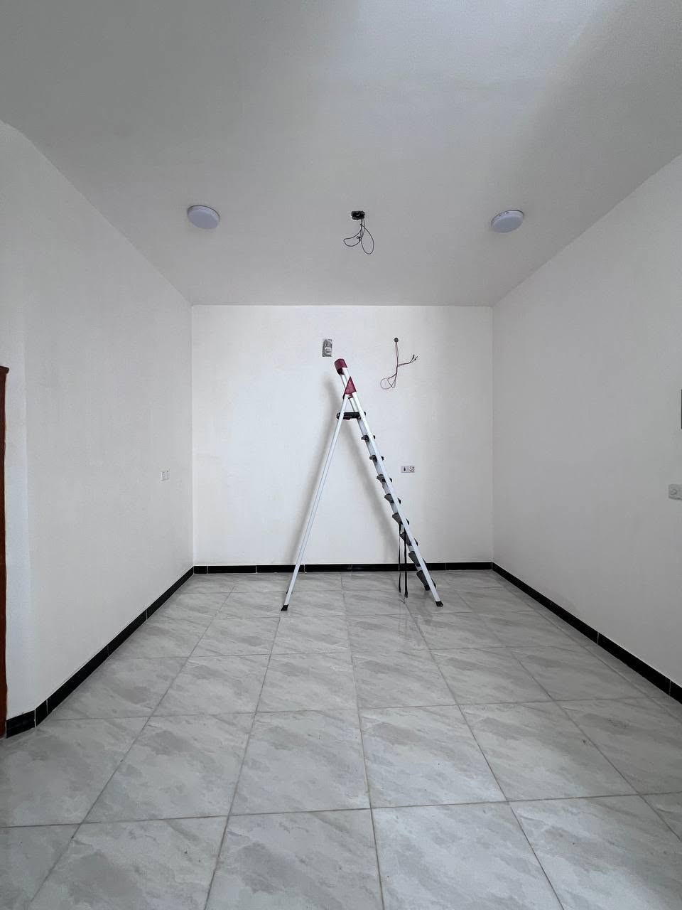 دار سكن البناء حديث 🏠
المساحة 100م
ملك صرف زراعي عراقي نموذج 25
البصرة - ابي الخصيب - ابو كوصرة 
#يحتوي :: طارمة . صحيات خارجية 
صالة . مطبخ . استقبال . غرفتين منام 
مناور خلف البيت . صحيات داخلية 
الدار على شارع #تبليط 10م
#السعر :: 59 مليون قابل للتفاوض
ماء كهرباء مدارس انارة منطقة مخدومه بشكل 
#للأستفسار :: ***********
