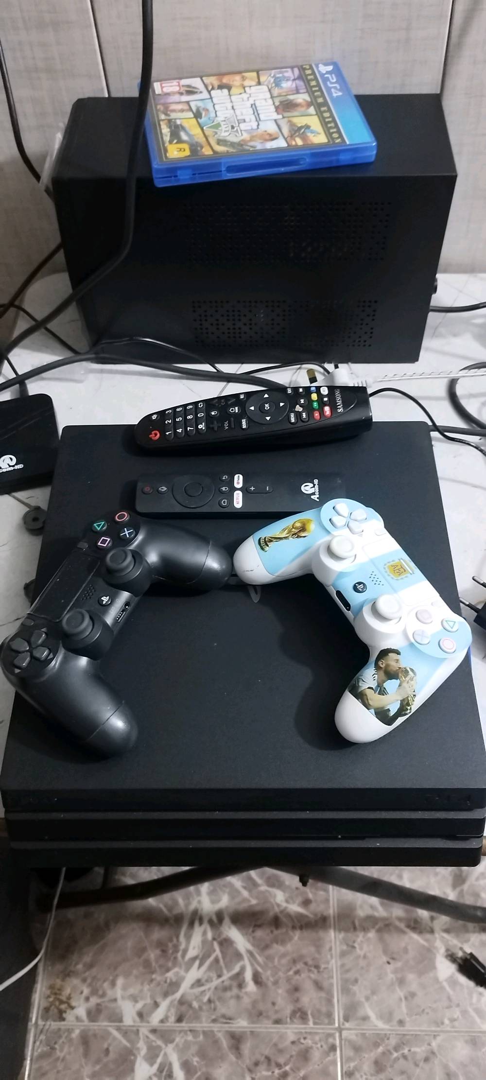 بلي ٤ برو ١ تيرا مع يدات ٢ + gta
يو بي اس ٩٠ واط 
شاشة سمارت ٣٢ بوصة انترنت
ستلايت انترنت 
 مستعمل نضيف جدا 
السعر ٤٥٠٠٠٠
