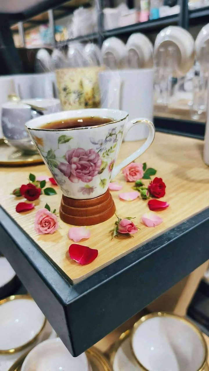 طقم فناجين • قاعدة خشب • كوكب زمردة