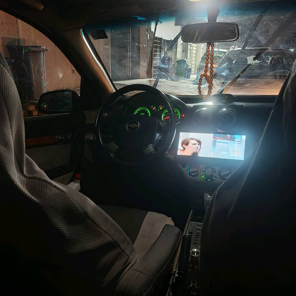سيارة افيو LT  سيارة حادثها كدامك وارد امريكي سيارة مداىيها كلش وحاطها جنت للبيت شاشة اصليه سماعات ٣ مضبوطه وحده بيها خربطه كهربائياتها ملها شغالة ععدا الهورن بي فد مشكلة اعتقد بلفيوزات سيارة مشيت بيها١٧٠ واني مشغل تبريد الله شاهد سيارة خير من الله تخبل للتواصل واتساب *********** مكانها بغداد العامرية  سعرها ٥٠ بيها مجال