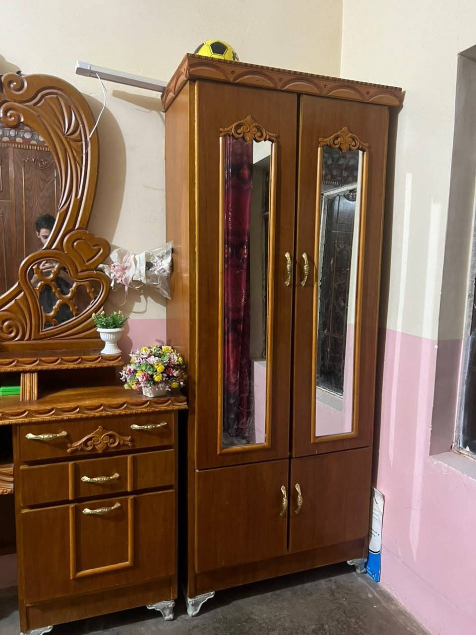 ⚜️ غرفة أخشاب للبيع ⚜️
💭 : غرفة مستعملة بس نظيفة كلش

(اخت الجديدة)

💲 السعر :700 الف وبيها مجال 💲

***********
