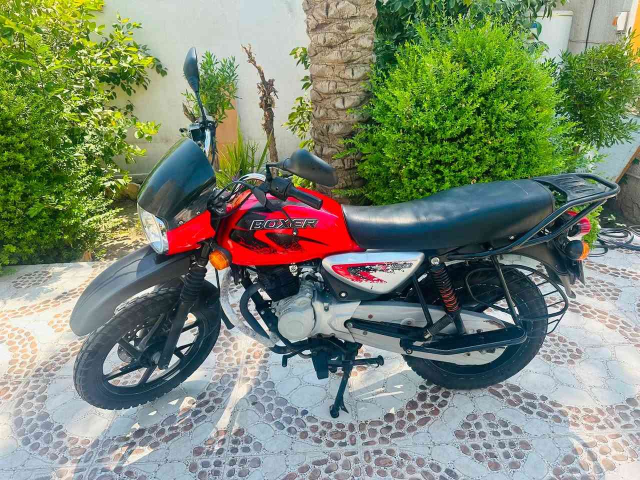 بوكسر موديل 23 مرقم انكليزي دراجه نضيفه مابيه ايي نقص مكاني ديالى بعقوبه رقم ***********
