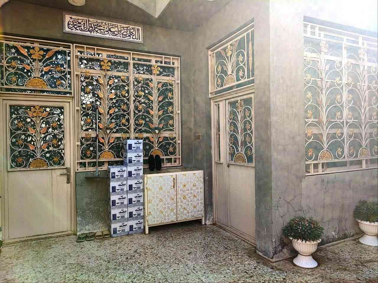 السلام عليكم
دار للبيع في حي العسكري خلف مطعم ابو عقيل قريب على شارع العسكري كبل يبعد عن الشارع 80متر .. المساحة 125م حرف T بناء درجه اولى صب وطابوك جمهوري نظيف جدا يحتوي على استقبال ومطبخ وصاله وغرفة نوم وتخاريج داخليه وخارجيه السعر 135 وبي مجال للتواصل مراسلة الصفحه او الاتصال على الرقم ***********
