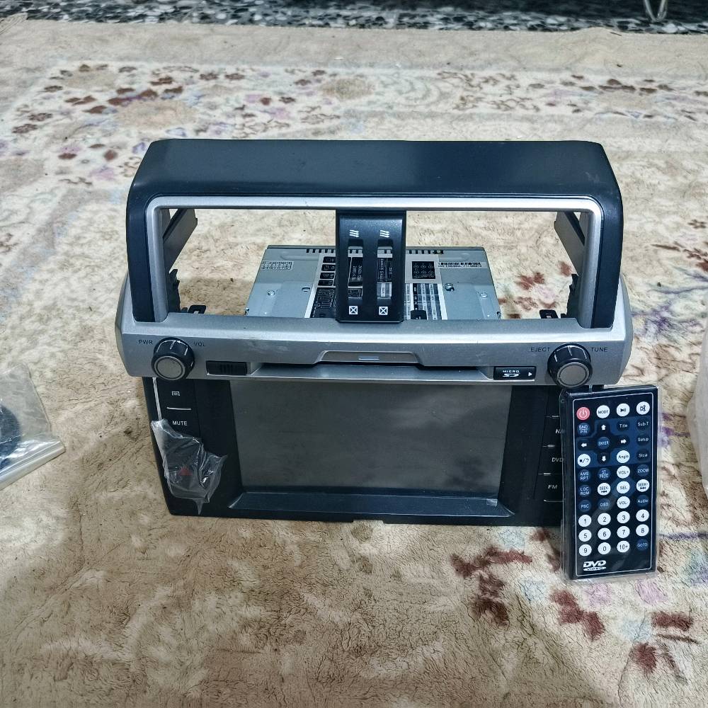 شاشت سياره برادو مديل 2014 السعر 70 الف دينار عراقي و قبله  لتفاوض