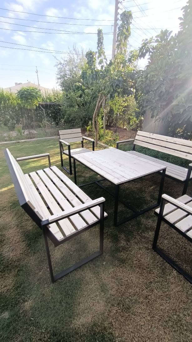مێزو کورسی ناو حدیقە  و باغ پێکهاتووە تاخمێکی 8 کەسی 2 کورسی تاك کەسی وە 2 کورسی سێ کەسی وە مێزێکی گەورە بۆ داواکاری ژ . م *********** أربيل, العراق
