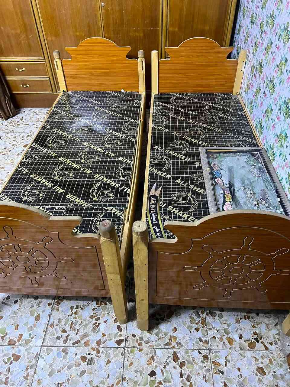 سلام عليكم تخم قنفات جديد ايي ضرر مابي نضيف سعر التخم 200وبي مجال جربايه العدد 2سعر الواحده 50وبي مجال مكاني  بغدادحي اور قرب جامع الفردوس ***********
