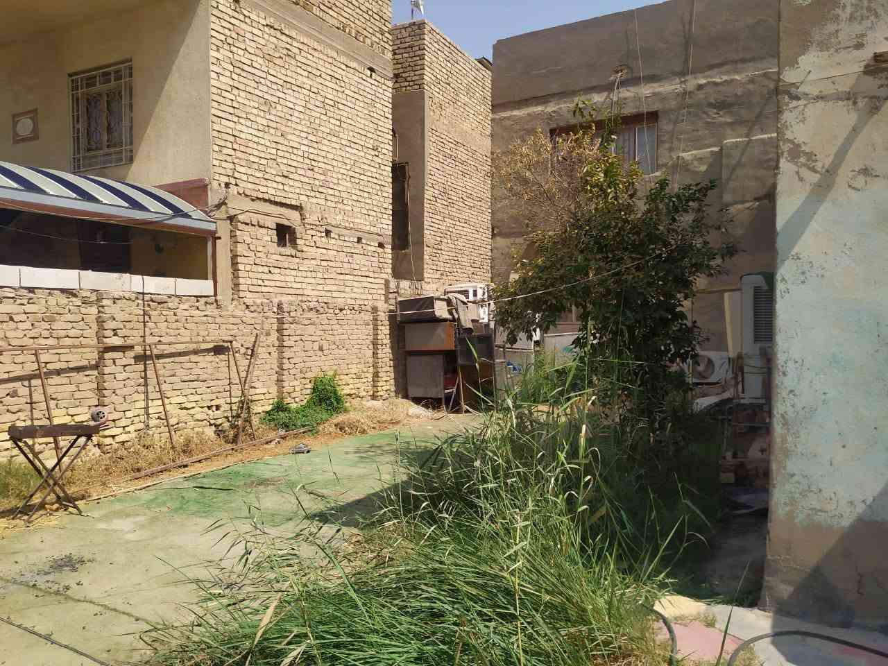 الدار للبيع طابو صرف ركن 
بناء قديم.. بأسم شخص واحد 

✅ البيت نظيف وجاهز للسكن
✅ موقع هادئ ومناسب وغني عن التعريف 
✅ جميع الخدمات متوفرة (ماء، كهرباء، مدارس، أسواق)

💰  سعر المتر 3 مليون 

📍 الموقع: (بابل / حي الزهراء مقابل دائرة صحة بابل) 

مساحه 300متر بناء 150متر وقطعه 150 وياه الدار 

استفسار اكثر اتصال على الرقم 

***********

نص مكتوب في الصور:
- شرف الإنتماء .. وفخر الخدمة