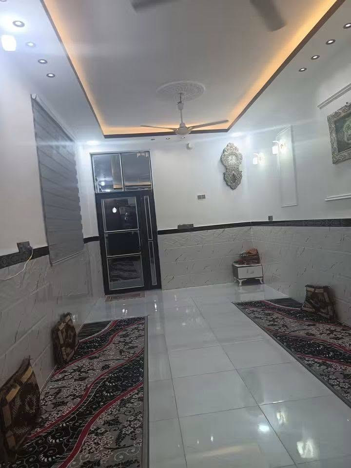 🏡دار للبيع🏡
المساحة: 180 متر مربع
✅ #طابو_زراعي_سند_25_أقرار_محكمه
الموقع: النجف مقابل ملحق   قرية الغدير عمود 317

مواصفات البناء:غرفتين   نوم وصاله ومطبخ استقبال حمامات داخليه و 
بناء مرتب (أساس + سقف كونكريت + طابوك)
أرضية بورسلين أبو الـ 60

الخدمات:#بعد_عن_سوق_100م
ماء كهرباء مدارس سوق تبليط مولد ذهبي 

للاستفسار والاتصال:
***********

