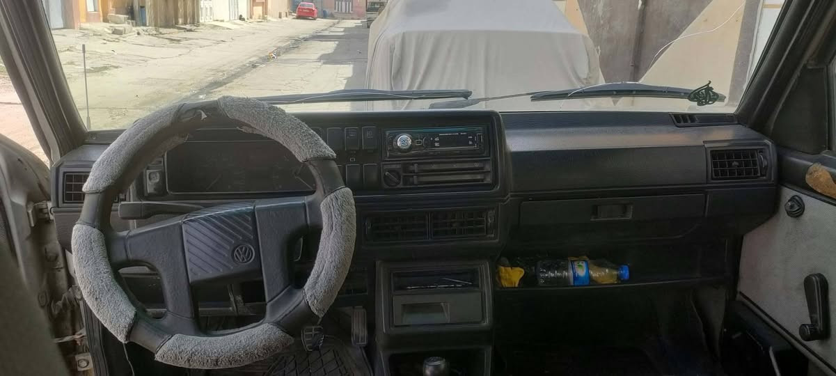 السلام عليكم للبيع جيتا موديل 1991 
رقم نينوه مصطره  
سنويه جديده كاربون بانزين ماستر 
لا صرف ولا نفخ السياره بسمي اني الشرعي شرط التحويل السعر 26 بيها مجال شي قليل 
العنوان موصل جانب الايمن *********** بي وتساب
