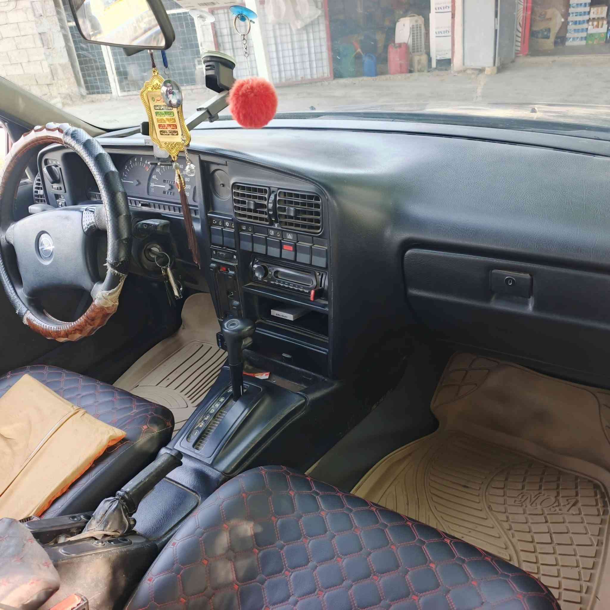للبيع اوبل اوميكا موديل 93 محرك الفين كير اوتماتيك رقم بغداد الدولي السعر 40 وبيهه مجال ***********  السياره ابلاديه  مكلف بل نشر
