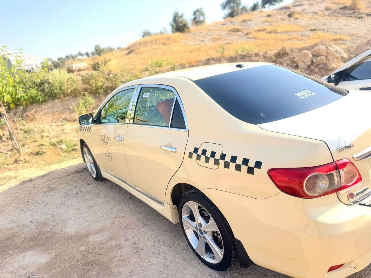 تكسى كوردستان ٢٠١٣
سياره گه له ك پاقژه گيرو مه كينه و تبريد و خر تشت شرت 
سبغا وى من يا نيشان كرى جاملوغى پشتى دوو بوست سبغن بى داخلي سعر ١٤٨ غرامه ٨ وه ره قه يل سعر دى سعرى هينه خار 
***********
