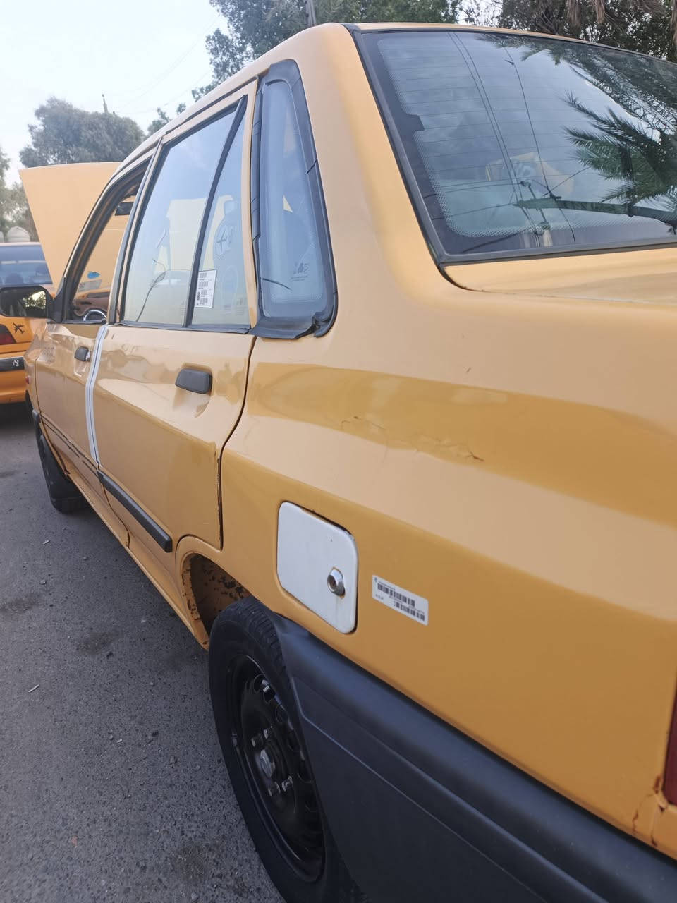 اخوان سياره مكفوله
عده ضربه  شبرين  فقط
 وراجعه امعجنه
 نقوصاتها شي خفيف يدت باب شريط مال بيبان
 مكينه وكير خير من الله
 لا بخار لا دخان 
يرادلها ترتيبات بسيطه 
رقم وسنويه دولي بأسم الوالد مكاني بغداد 
الشراي بي خير ويدلل سعر السياره 27 وبيها مجال 
رقمي ***********

