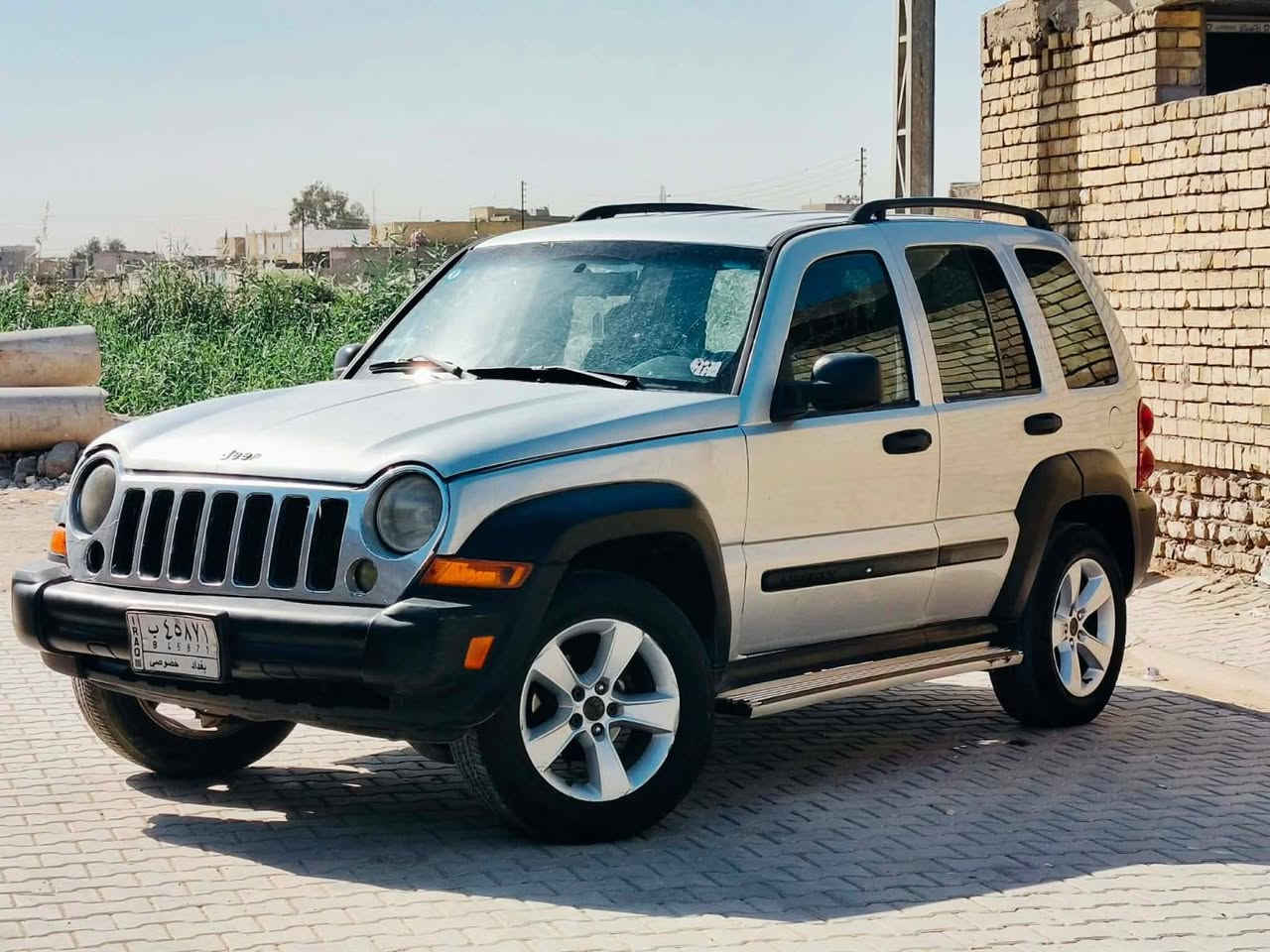 السلام عليكم جيب ليبرتي 2007 السلفر كير ومحرك مكفولات تبريد منقص غاز صدر وتخم تاير جديد رقم بغداد سنويه ساقطه صار أشهر بيه صبغ جاملغ الإمامي والباقي كفاله السعر ٥٣ العنوان ديالئ  اتصال ***********
