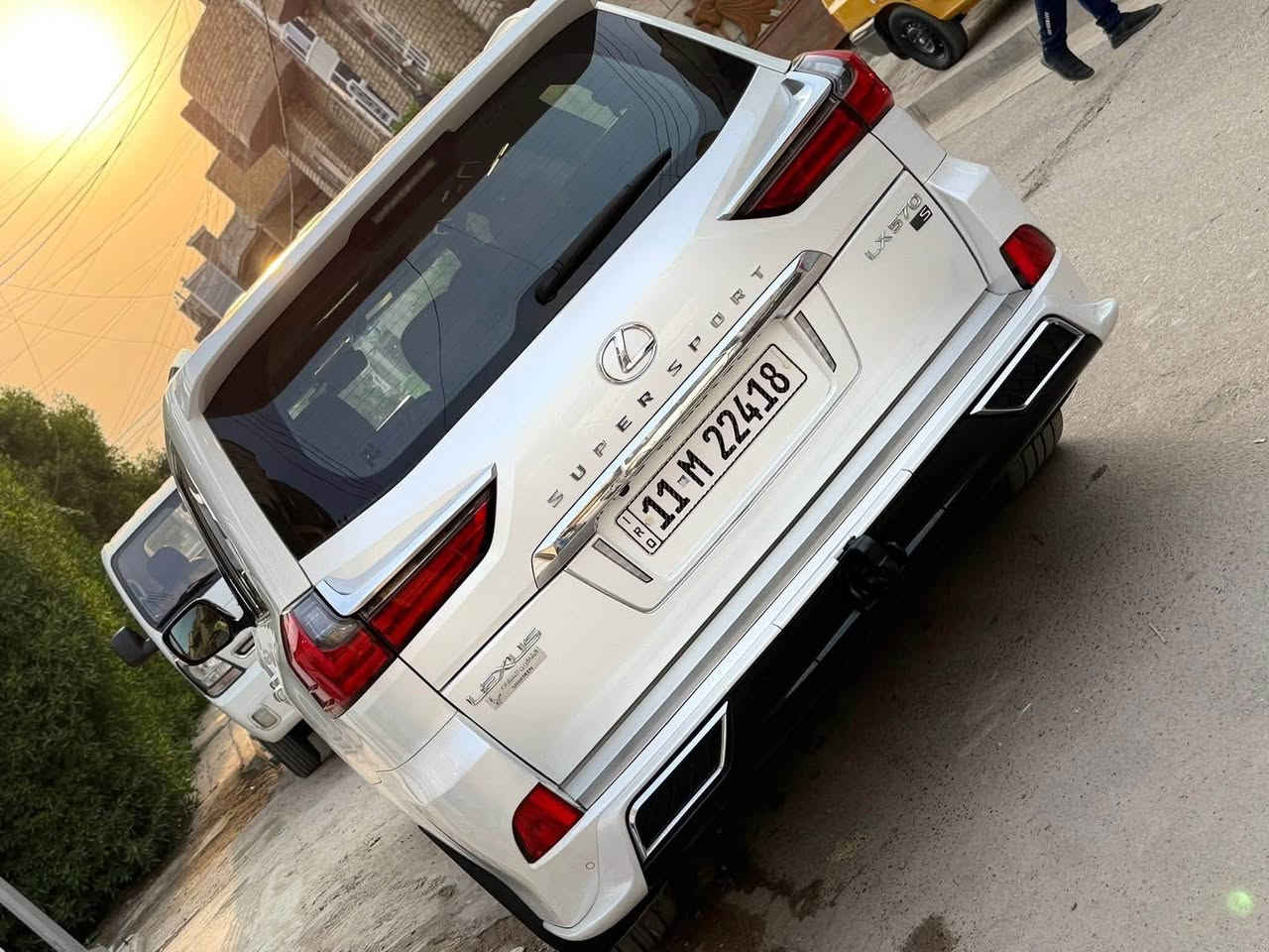 لكزس 2018 رقم بغداد تحويل  ثاني يوم
عداد المسافة /136000 KM 

السياره جديده لوك ونصبتها جدا حلوه 

فول مواصفات

داخل  ملكي  غرفتها نضيفه جداً جداً 

سياره جديده لوك كفاله عامه  من الضربه والبارد عدا ملاحضات بسيطه شخوط ناعمه تروح بالبولش 

حت سونارها  وياها موجود وانت هم تفحص سونار 

مكان السياره بغداد البلديات 

***********

السعر 62500$ بيها مجال بسيط 

الي مو جاد بالشراء ليتصل رجاءاً
