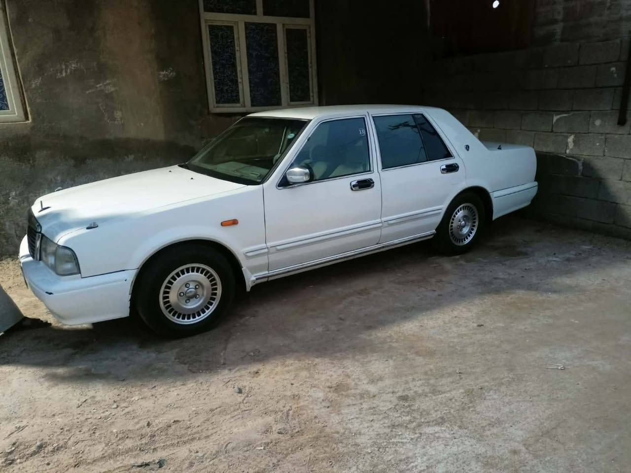 نيسان سترك • أبيض • البصره