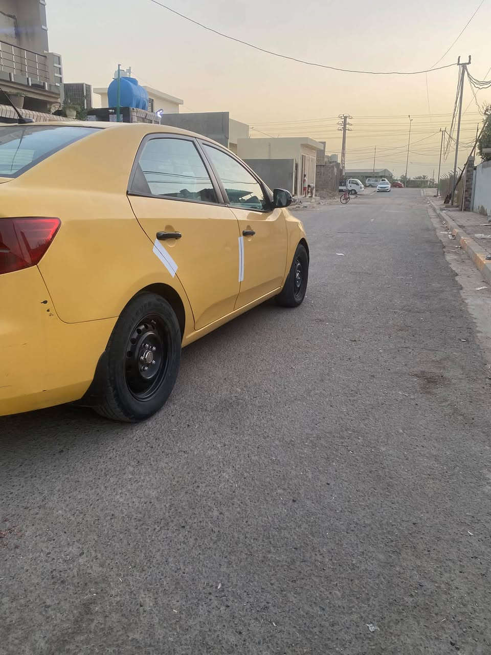 السلام عليكم شباب
فورتي موديل ٢٠١٣ 

مكينه جديده قبل ٣ اشهر شاده السياره ليبل واحد حادثه حافه البنية وراجع نفسه مابيه اي نقص السياره مكاني بغداد المدائن قرب قاعه أوسكار 

السعر ٧٨

 ***********
