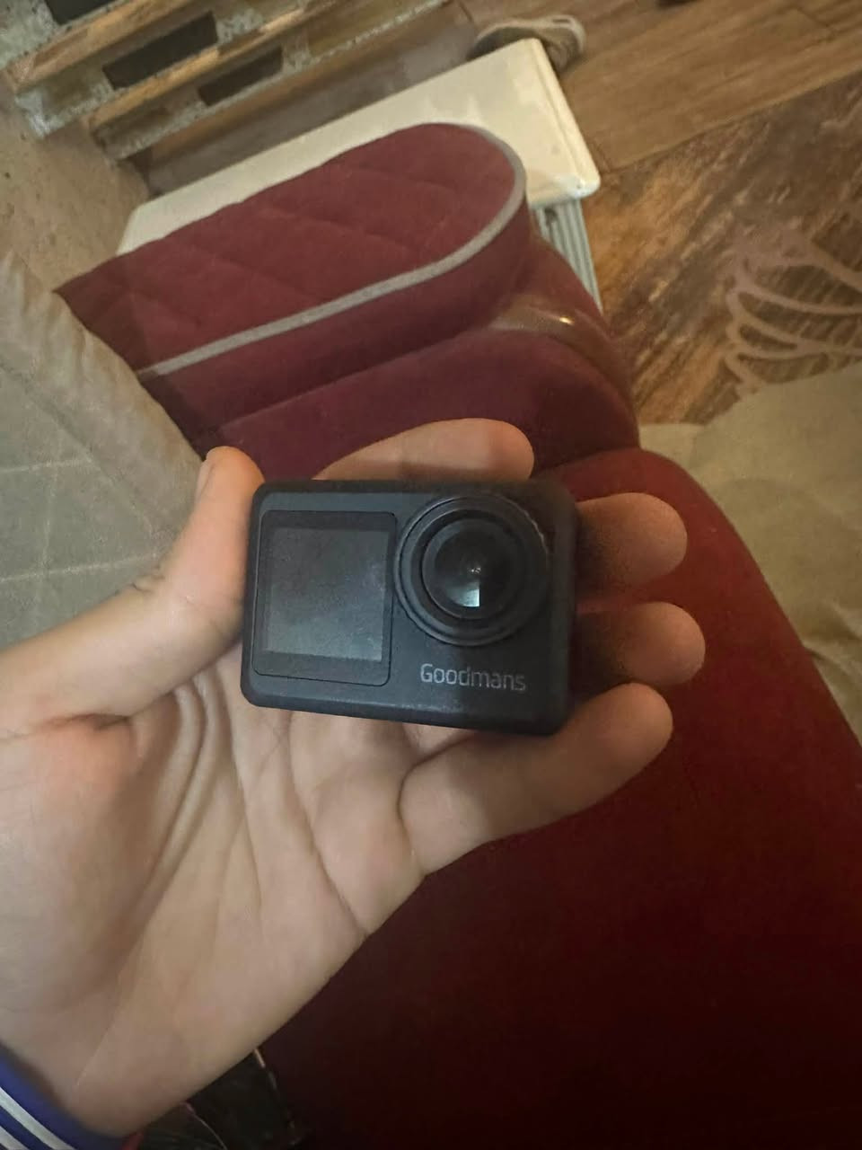 السلام عليكم كامره goodmans
بدقة 1080p FHD
بطاريه 500mph
شاشتين الخلفيه تجي LCD
تدعم microSD
عليها رام عملاق من san disk بحجم 128GB
مقاومه للماء و الصدمات 
منفذ حشن Type-c
وياها كفر خارجي + ستاند يركب عله خوذه 
سعر 75 مكاني زيونه رقمي ***********

