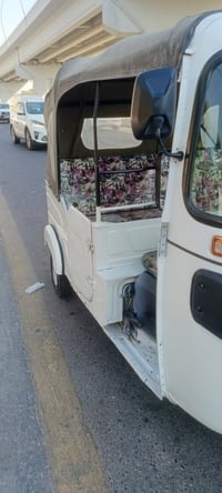 بيه ضربه بل صفحه وارجعه ع بارد وبيه رصعه خفيفه بل لغد سعره 7 وبيه مجال...