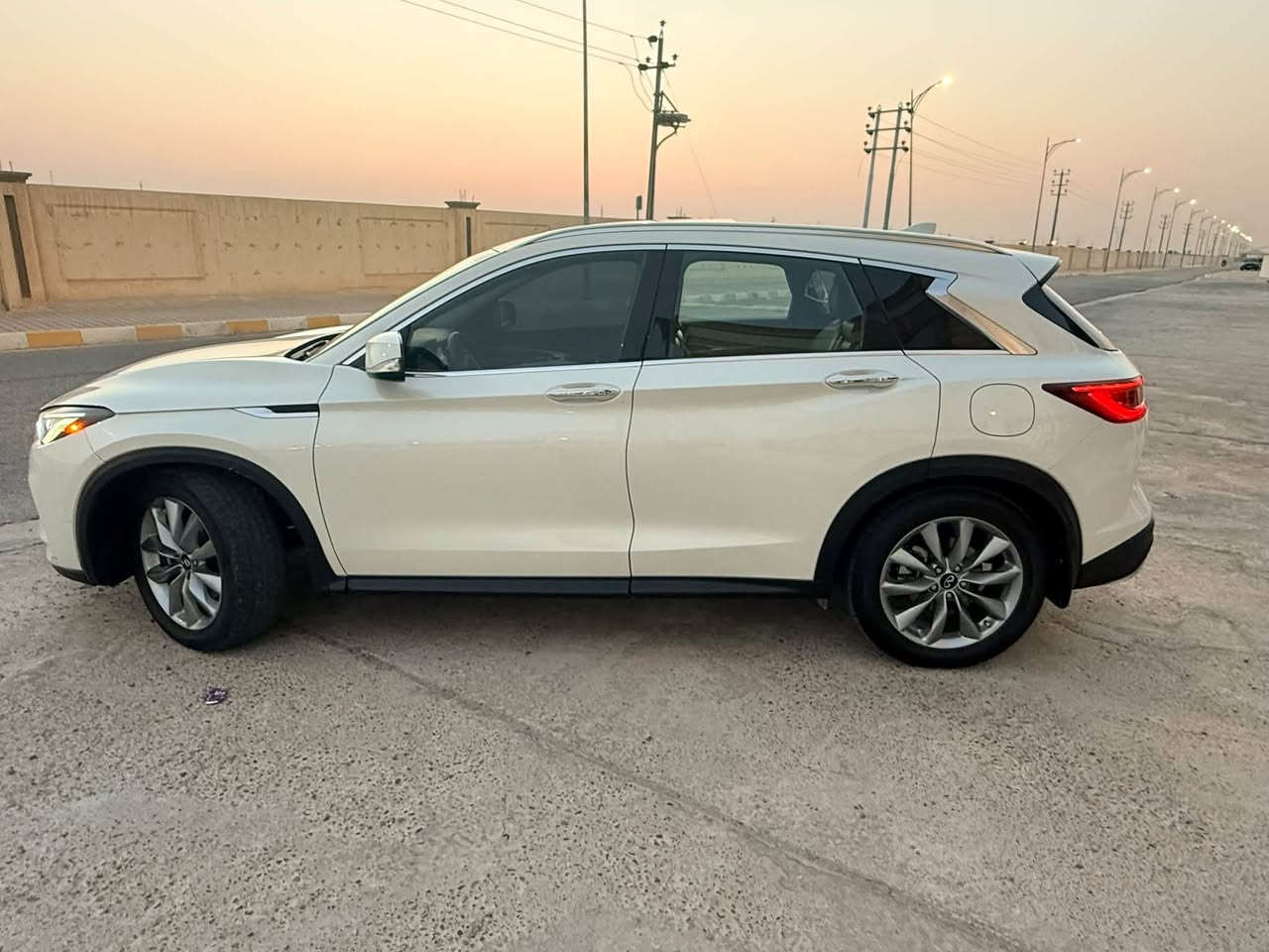 � للبيع او المراوس إنفنتي QX50 2022 فول أوبشن 🔥
وارد امريكا | ضررها صندوق مصلح نفسة يعني صبغ قطعة وحده

🔧 محرك VC Turbo

⚡ سعة 2.0 تيربو | سريعة ونشطة جداً

📍 رقم بغداد انكليزي | تحويل مباشر (مشروع وطني)

━━━━━━━━━━━━━━

🔥 المواصفات والتجهيزات:

• محرك VC Turbo فول مبدل جديد 2.0 Turbo

• بانوراما (سلايد كبير)

• شاشتين حجم 8 إنج

• مرايا النقطة العمياء + مرايا قلاب

• كامرات 4 (360 درجة)

• تشغيل عن بُعد + تبريد حسب حرارة الجو

• تشغيل بصمة

• كراسي كهربائية + ذاكرة للسائق

• نظام صوتي راقي

• إنارة زينون بالكامل (ناصي وعالي وبروجيكتر وكالة)

• باك لايت LED بالكامل

• صندوق كهربائي شفط

• كير طيارة كهربائي

• ستيرن كهربائي + تدفئة

• مقاعد جلد مع تدفئة

• تكييف قطعتين (مناخ منفصل)

• ويل حجم 19 مع تخم تايرات جديد

• حساسات إطارات

• حساسات أمامية وخلفية

• رادار + نظام مانع حوادث أمامي وخلفي

• أوتو هولد

• سايد بريك إلكتروني

• درايف مود 4 وضعيات

• ماوس تحكم بالشاشة والخارطة

• ميموري ذاكرة خزن للسائق

• قيادة مساعدة عند تفعيل وضعية الكروس

• دشبول وأبواب جلد

• إيرباك عدد 8

━━━━━━━━━━━━━━

📊 معلومات السيارة:

🔹 التايرات: تخم جديد

🔹 السيارة جاهزة من جميع النواحي

🔹 تستلمها كاملة وجاهزة

🔹بسعر مناسب جدا

📞 للاستفسار والتفاصيل، مراسلة خاص

***********

