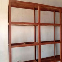 رف حديد • عرض ٤م • ارتفاع ٢٫٥م
