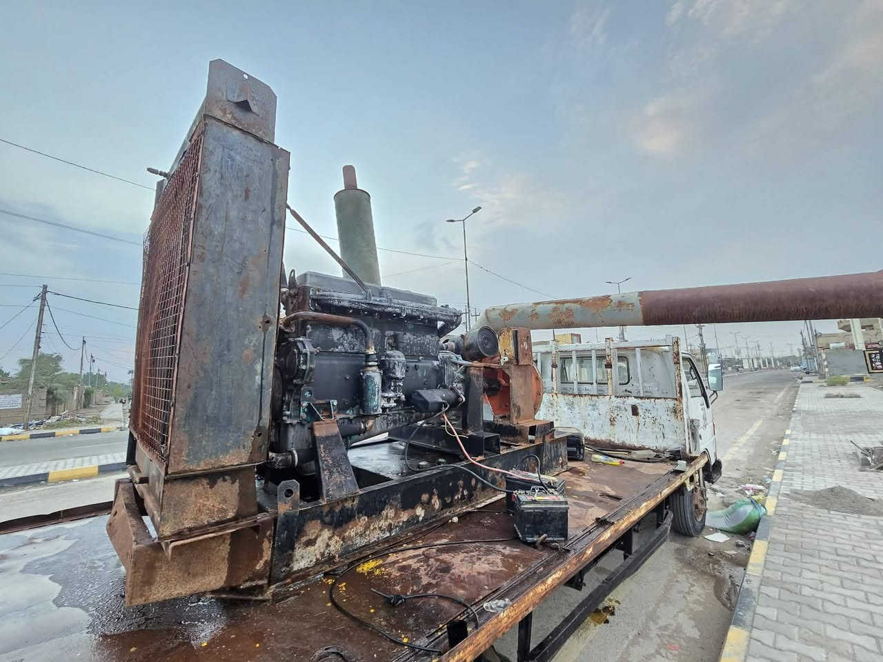 السلام عليكم
مكينة سكانيا ١١٢ 
مع خنزيرة ماء 
شرط الشغل جاهزة 
مكانها واسط قضاء الحي 
للأستفسار ***********

