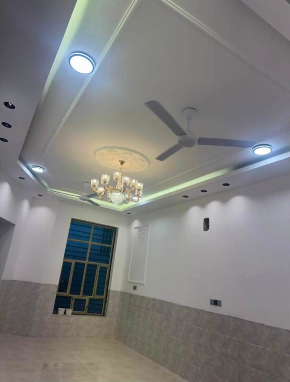 🏡 للبيع – بيت جديد سنة البناء 2026🏠
📍الحميرة قرب شارع 60📍

فرصة مميزة لامتلاك منزل حديث البناء بمواصفات متكاملة وتشطيبات عصرية.

✅ سنة البناء: 2026

✅ جديد بالكامل ولم يُسكن مطلقاً

✅ تصميم حديث وفخم

✅ تشطيبات عالية الجودة

✅ موقع مميز وهادئ

✅ كافة الخدمات متوفرة

✅ جاهز للسكن الفوري

منزل يجمع بين الراحة والأناقة وجودة التنفيذ، مناسب للسكن العائلي أو للاستثمار.

📞 للاستفسار والمعاينة يرجى التواصل على الخاص أو الاتصال مباشرة.                     (***********)

— في ‏‏الرمادي‏، ‏محافظة الأنبار‏‏.
