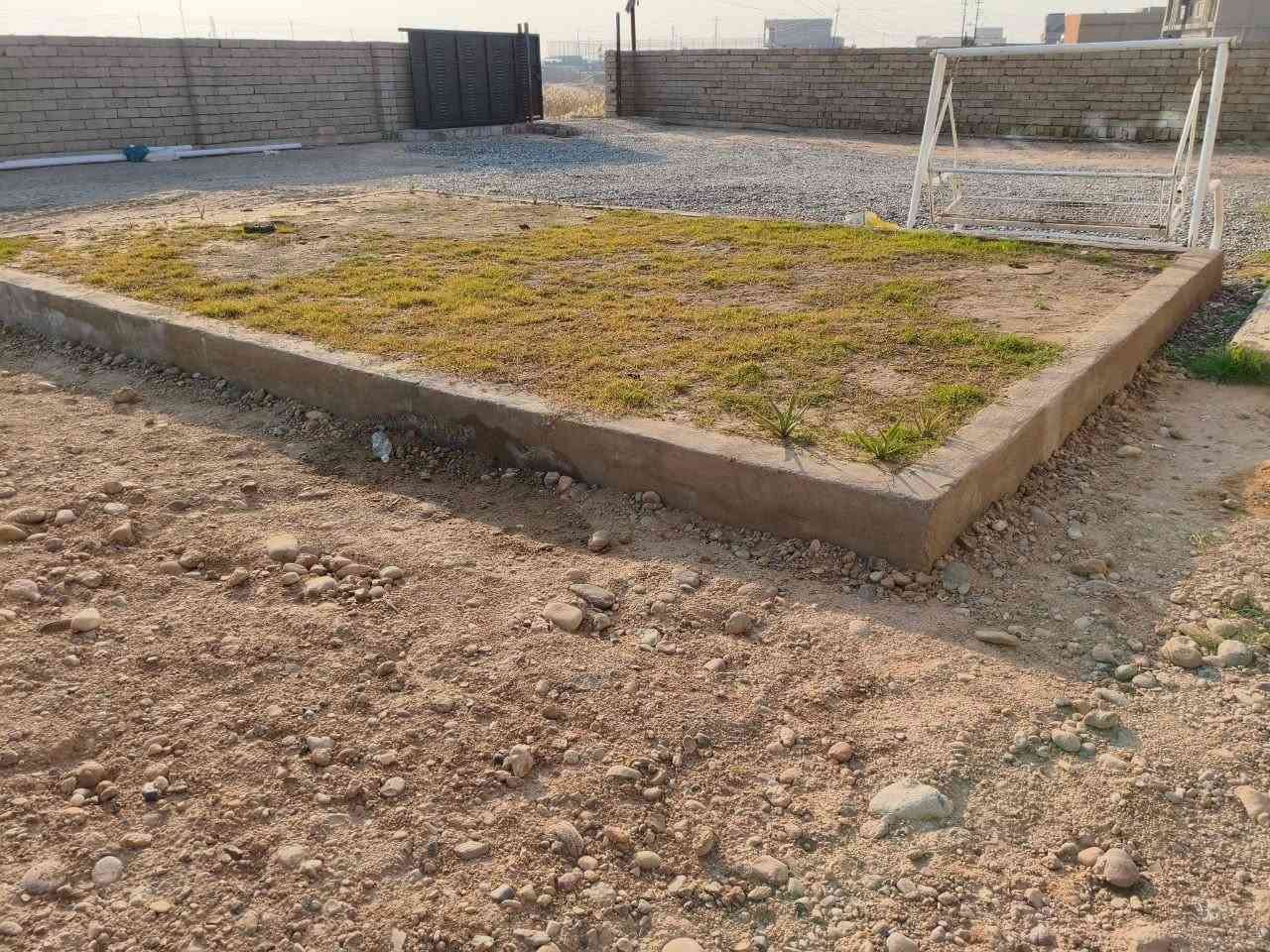 بسم الله الرحمن الرحيم
(وَأَحَلَّ اللَّهُ الْبَيْعَ)
​🏠 دار فخم وجاهز للسكن الفوري البيت بناء حديث ومكمل بالكامل، بس تجيب أغراضك وتسكن!
​📌 الموقع والتفاصيل:
• الموقع: الشرقاط - قرية شكرا (يبعد 200 متر عن الشارع العام، وطريق واسع عرض 10 متر).
• المساحة والخارج: حوش كبير، حديقة، وسياج داير ما دير، مع 4 تانكيات ماء فوق.
• التوزيع: 4 غرف نوم، استقبال، هول عدد 2 + مطبخ، موزع + حمام 
• : البيت مفصول بالكامل بورسلين وسيراميك، درج داير مرمر، أبواب، كهربائيات وباب حوش جاهز.
​📸 الصور مرفقة بالأسفل لمعاينة تفاصيل البيت ع الطبيعة.
​💰 السعر: 75
📞 للإستفسار والاتصال:
*********** - ***********
​بالتوفيق للجميع
