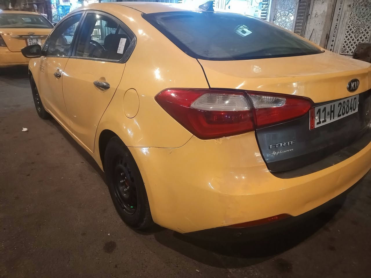 فورتي وارد امريكي موديل 2015 
ضربتها جاملغ عكس السايق وماعابره الضربه 
مكينه وكير خير من الله تبريد وي السويج كهربائيات كلها شغاله حداديه نص عمر رقم بغداد سنويه ل30 مداور ثاني يوم  مكانها سماوه / مكلف بلنشر خابر الرقم 
***********
