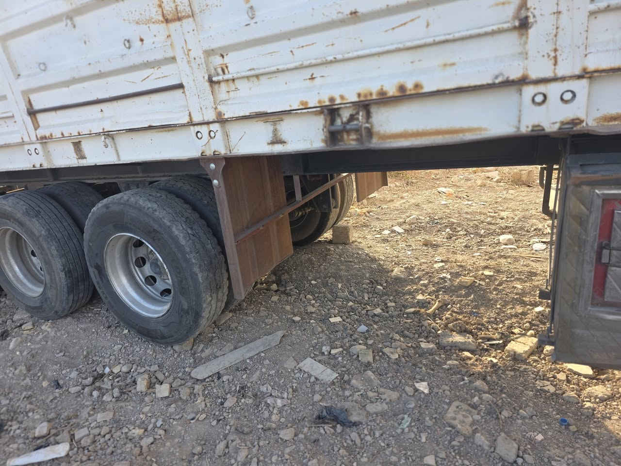 السلام عليكم عربانه لبيع طوله 13/60دناكير واحد 13وثنين روسي مكان ديالى الاستفسار على رقم ***********

