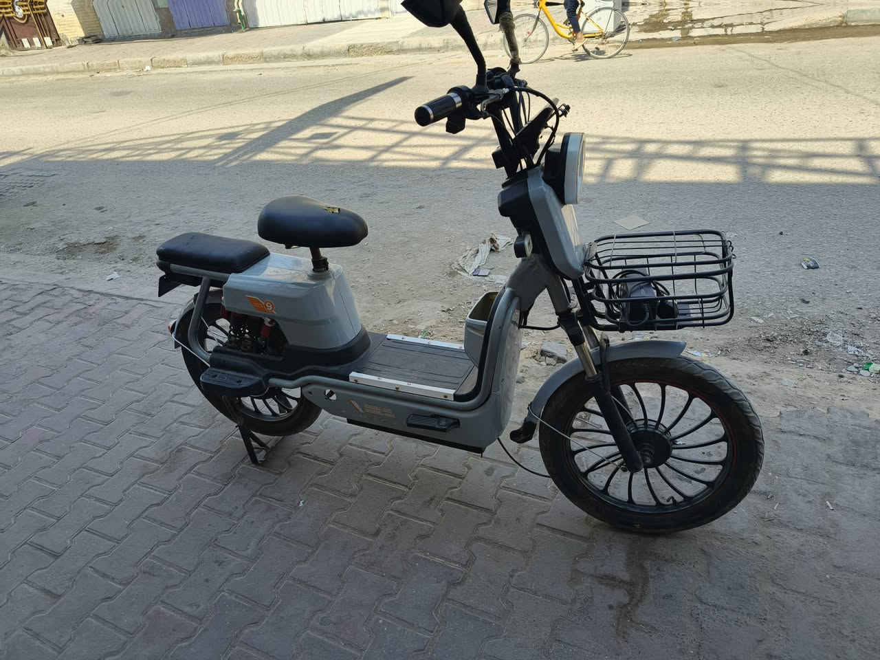 السلام عليكم دراجه شحن مديل 2025  ملف1200w  كله شغال اشاير شاشه شغاله عداد سرعه شغال تبديل نمر شغال أربع سرع  خمس بطاريات جدد نضافه100/100 السعر500 وبي مجال حك الجيه المكان كربلاء حي النصر  ***********
