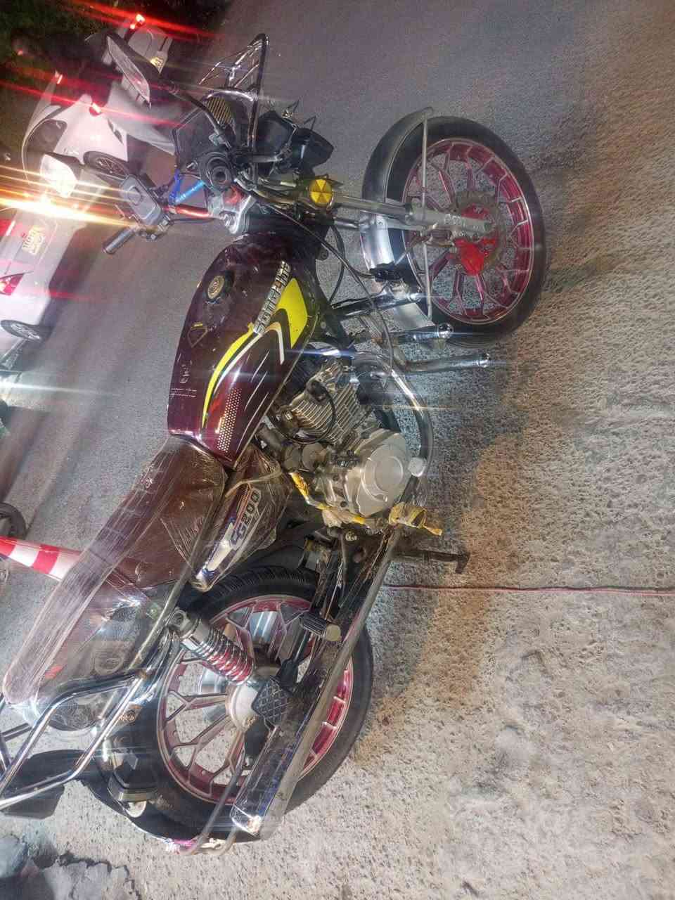 ايراني للبيع موديل 24 محرك 200 دراجة نضيفه المحرك مقفول كربائيات كلها شغاله اوياله كلش نضيفه دراجة معدل ونشاط يخبل استيرن رياضي وعقل رياضي نقص باتري بس وقبق الموديل بس مابي اي نقص المكان التاميم ركن المدينه السعر 750رقم ***********
