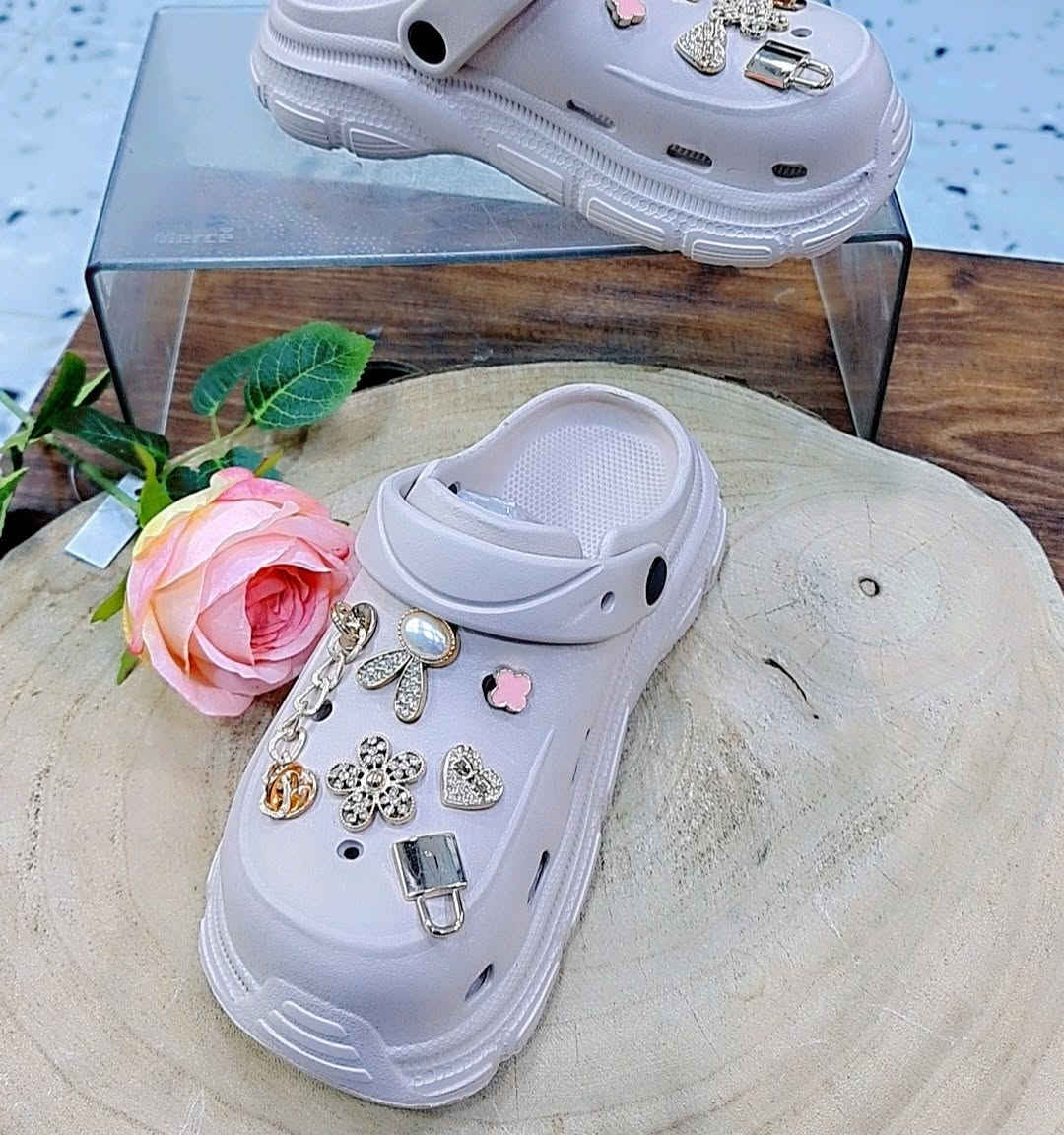 مجمع الريان كل ما يحتاجه بيتك بمكان واحد🛍
✨سليبر نسائي طبي وعملي✨القياس/36 الى 41 
السعر //// 5000 😜
راحة وأناقة بكل خطوة 💕
تصميم مريح للقدم، خفيف وناعم، ومناسب للاستخدام اليومي 🌸
 وأسعار مناسبة ✨ أدوات مطبخ ✨ مستلزمات منزلية ✨مواد تجميل💄قسم حديث ولاده😇قسم السفريات🍽قسم سليبرات🩴قسم تجهيز باقات ورد وهدايا💐🎁 
📩 للاستفسار أو الطلب راسلونا على الصفحة 🚚 تتوفر لدينا خدمة توصيل لكل المحافظات
الرقم //***********
العنوان //بسمايه الشارع العام مقابل برهومي الشارع الخدمي مجاور أسواق اللؤلؤة
أوقات الدوام⏰من الساعة 10 صباحاً الى الساعة 1 ليلاً
