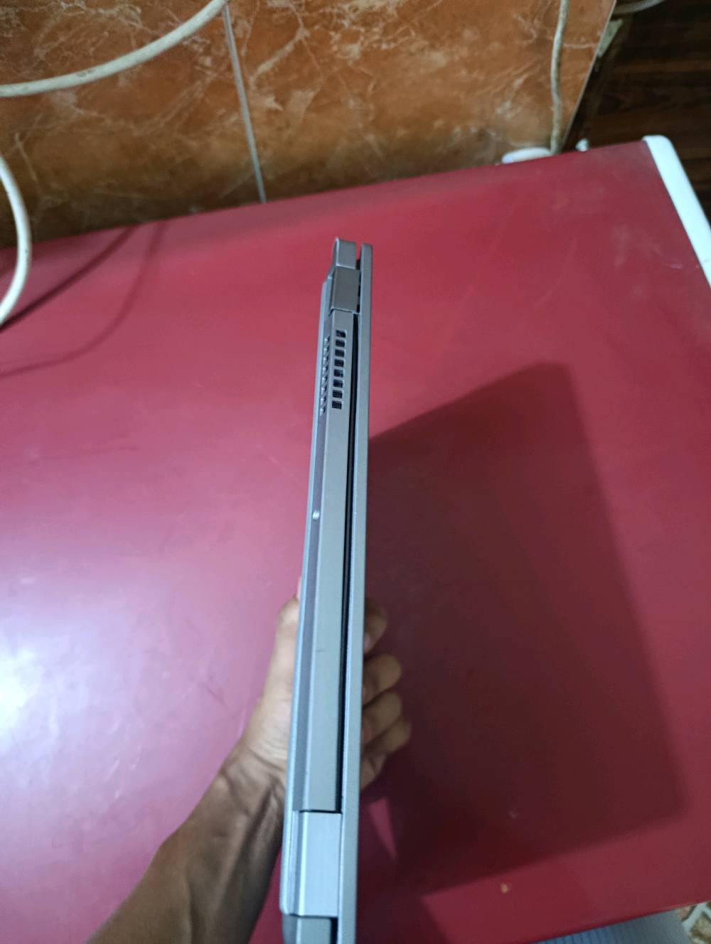 ديل ليتيود 5310  / dell latitude 5310
معالج intel core i5 
الجيل العاشر 
فئه المعالج U اقتصادي بطارية تطول 8 ساعات استخدام متواصل
رام 8GB قابل للزيادة 
كرت شاشة مدمج intel UHD GRAPHICS 128MB
تخزين 238 SSD ايضا قابل للزيادة 
1080x1920 حجم الشاشة full HD
مناسبه للدراسة والتصفح والعمل ببرامج متوسطه الاداء
تجي بكامرة امامية HD وبصمه وجه وبصمه اصبع  
مكفوله من اي عطل 
سبب البيع محتاج فلوس