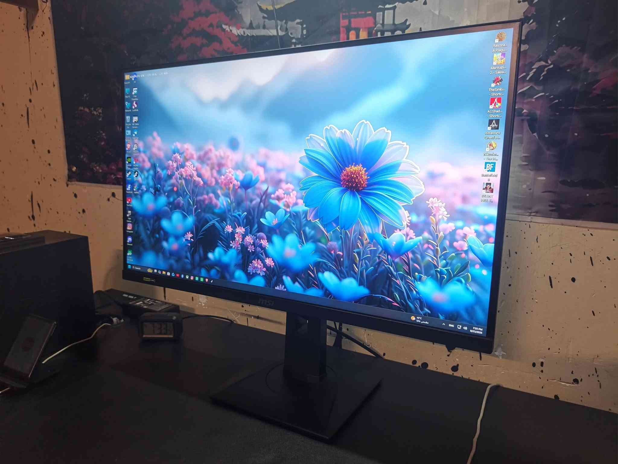 السلام عليكم 
شاشه msi
27
2k
Fast ips
Hdr 400
240 هرتز 
و بعد اكو تفاصيل 
سلاسه في العاب الشوتر
شاشه جديده و 
مكفوله من كل شي 
مكان بغداد البياع 
متواجد واتساب الي تخدمه يراسلني ***********
ملاحظه توصيل محافظات ماعندي تحياتي 🌹

نص مكتوب في الصور:
- Display information MSI G274QPX Display 1: Connected to NVIDIA GeForce RTX 5060 Ti Desktop mode 2560 x 1440, 240 Hz Active signal mode 2560 x 1440, 240 Hz Variable refresh rate Supported (48 Hz - 240 Hz) Bit depth 8-bit Color format RGB Color space Standard dynamic range (SDR) HDR certification Not found More about HDR certification Display adapter properties for Display 1 Choose a refresh rate A higher rate gives smoother motion, but also uses more power More about refresh rate
- msi ESPORTS GAMING NVIDIA G-SYNC RAPID IPS 240Hz 1ms GTG Wide Color Gamut 65W DISPLAY CERTIFIED HDR 400 msi