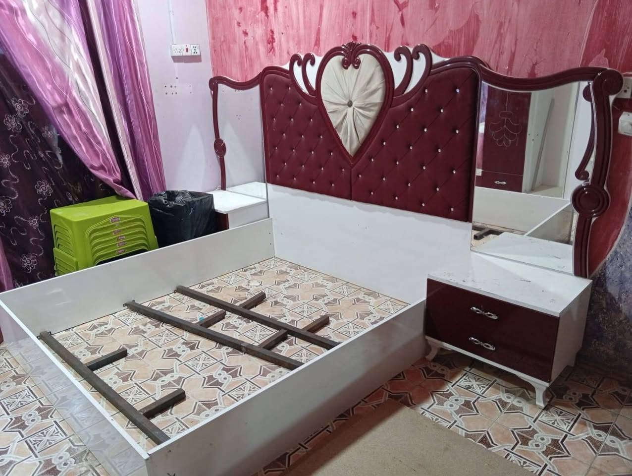 غرفه تركي كامله نظيفه نقصها مندر سعرها750 وبيها مجال مكانها القرنه حي الجمعه تعال وشوفها بعينك ***********
