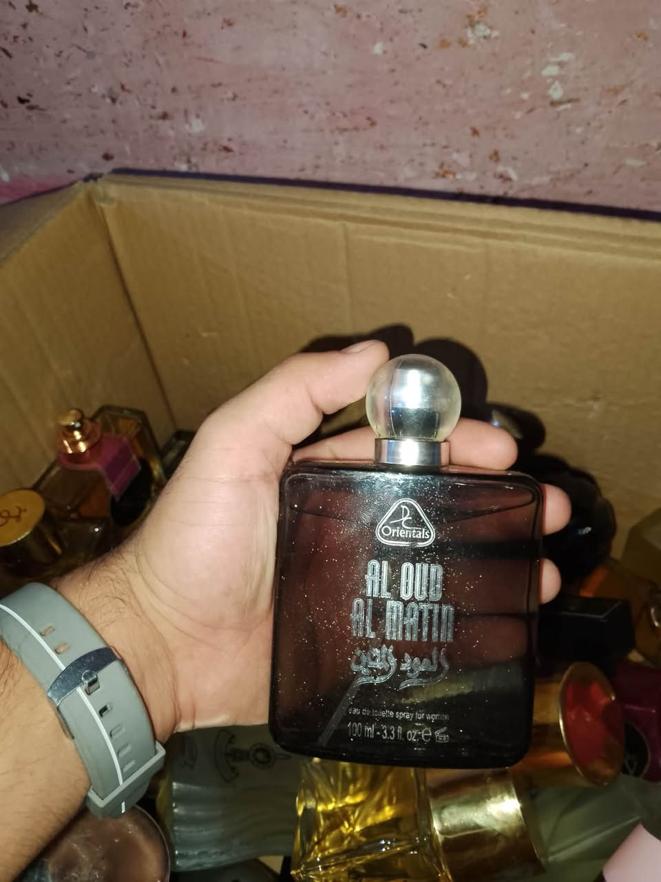 عطور باله اصلي
ابيع شلع ما ابيع مفرد بيهن 50قطعه منهن عطور قويه ومرتبه 
السعر 125 الف 
يوجد توصيل 🚚 
لكافه محافظات العراق 
***********بي وات
علق اطبلك خاص
