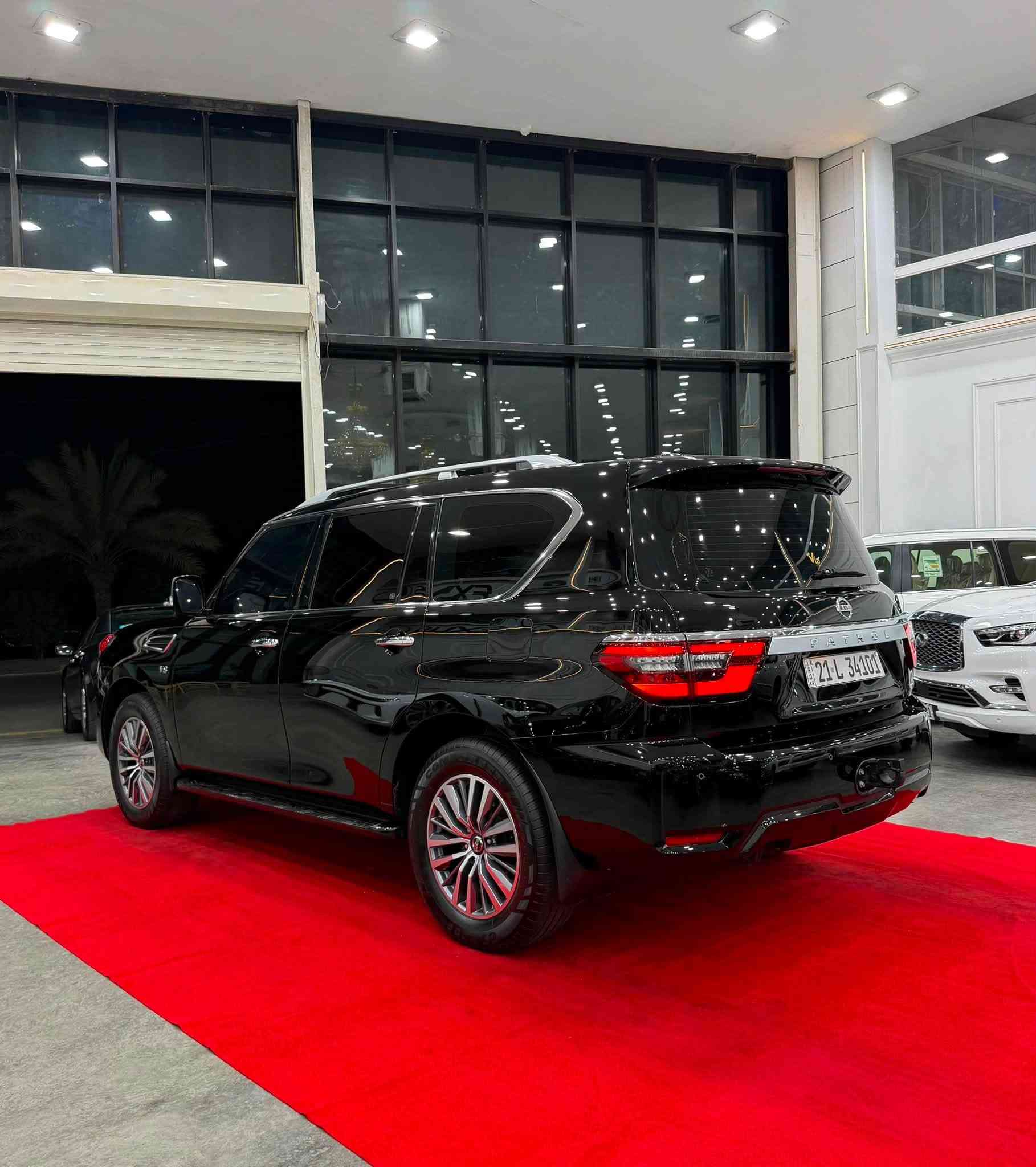 السلام عليكم 
نيسان باترول بلاتينيوم 
موديل : 2019
ماشية : 60000 KM
المواصفات 
فتحة 
بصمة 
بصمة ابواب
صندوك كهرباء 
شاشة 
شاشات خلفية 
كاميرات 360 درجة 
كشنات جلد 
كشنات كهرباء 
كشنات تدفئة + تبريد 
الداخل قرميدي 
 7 راكب 
 3 قطع تبريد 
صاجات 
فور ويل 4*4 
تحكم ستيرن جهتين 
كروز سرعة 
ستيرن كهرباء 
ماوس 
سستم صوت سماعات 
لايت زنون 
بلوجكتور 
لد امامي 
بك لايت لد 
مري شفط كهرباء 
حساسات امامية + خلفية
المكينة 8 سلندر  5600 
(رقم سليمانية الجديد تحويل او وكاله + تظليل بسنوية )
السعر  : 390 وبيها مجال 
ملاحظة: السيارة خليجي مكفولة عدا تكحيل بالكارت بالبنيد .
السيارة مغلفة بأفلام حماية ppf
العنوان : بغداد الكاظمية قرب مرور الكاظمية معارض جكوك 
شركة البحر المميز 
للاستفسار
عبدالرحمن 
 *********** 
 ***********
