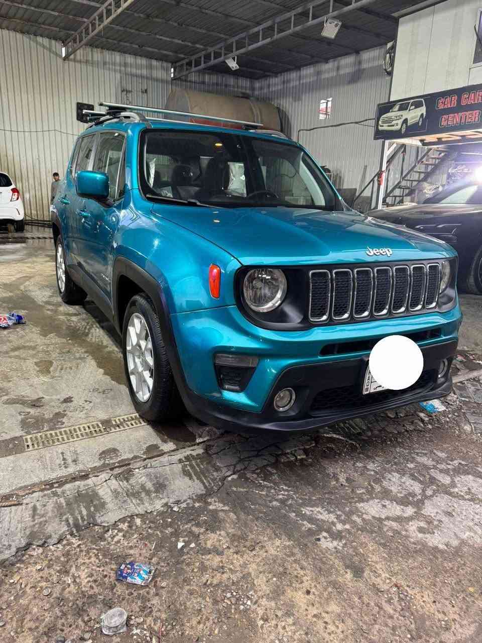 📣 جيب رينجيد 2020 (Jeep Renegade) بحالة ممتازة للبيع
​الموديل: 2020
​اللون: فيروزي ميتاليك مميز جداً
​المسافة المقطوعة: 55 ألف كم فقط
​الرقم والسنوية: بغداد خصوصي (السنوية باسمنا، تحويل خلال يومين وتاريخها بعيد)
​⚙️ المواصفات والجاهزية:
​محرك 2.4L وصدر (أمامي وخلفي) مكفولين كفالة تامة.
​تخم تاير جديد، منظومة تبريد سليمة 100% (تحتاج شحن غاز فقط وتصير ثلج).
​شاشة معلومات، تحكم ستيرن كامل، سكة تانكي بلادية، كشافات ضباب.
​✨ ملاحظات:
​استخدام بنت (على كد الدوام) مدارية جداً ودائماً على البنزين المحسن.
​المكان: بغداد - زيونة
​للتواصل: ***********

السعر ١٣٥$وبيها مجال للشراي
