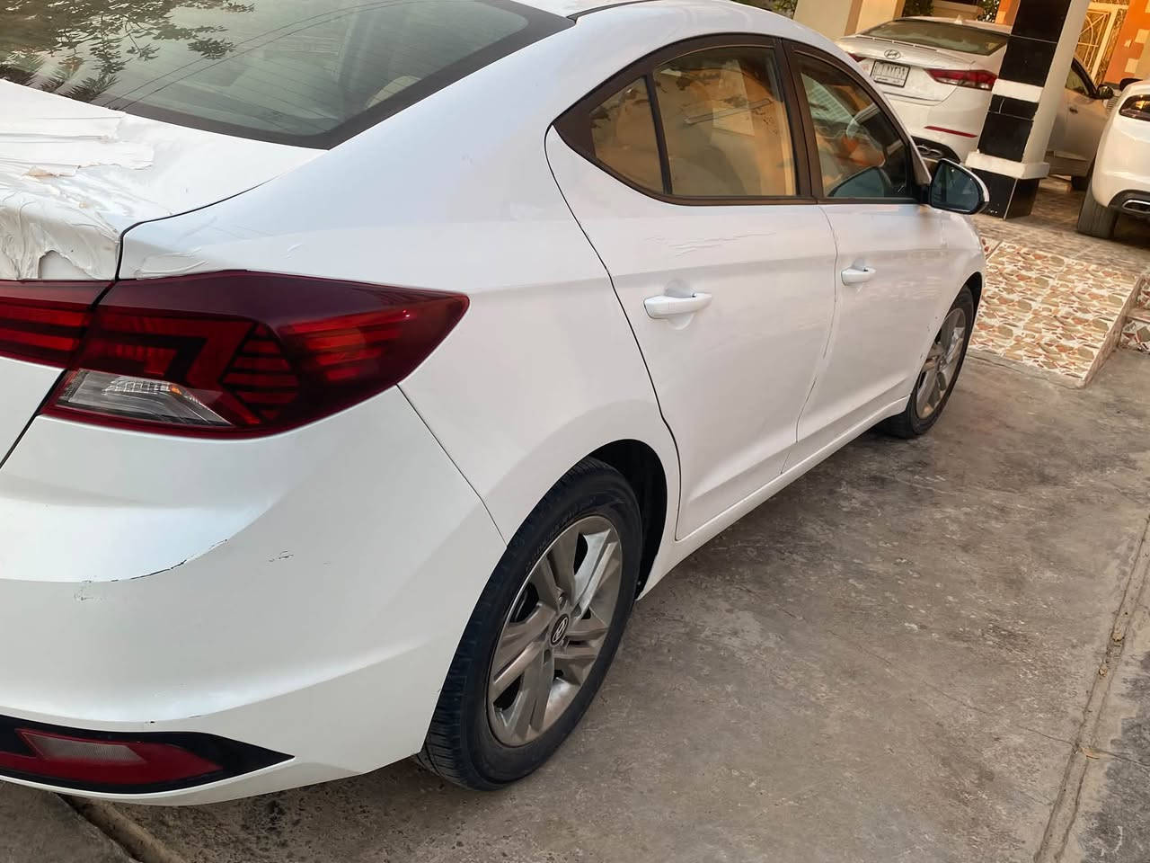 السلام عليكم
النترا موديل 2019 

رقم اربيل باسمي 

شرط التحويل 

وارد امريكي 

مكفوله من التبديل والصبغ 

بيه بارد جاملغ امامي وشويه من الباب 

بدون صبغ بدون تبديل 

حادثه شخط داير السياره 

السياره كير محرك تبريد خير من الله

تحكم استيرن 

رادار امامي 

رادار جانبي 

قفل سرعه 

ماشيه 125 

العنوان الخالديه البوبالي 

السعر 130 وبيه مجال بسيط 

اعتذر عن المراوس بيع فقط

***********
