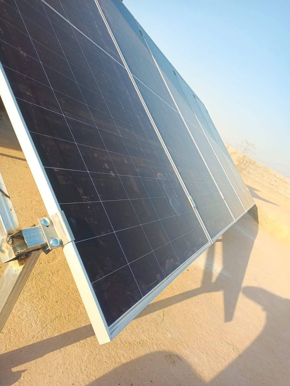 ‏🤵الزبون ( ابو بهاء )
‏
‏موقع العمل : بابل / مويلحة
‏
‏🚀🚀 قدرة المنظومة  10 امبير نهاري ليلي 🎉🎉
‏
‏🍁 المنظومة مناسبة لتشغيل :  ثلاجة + مجمده + إنارة + مراوح + أجهزة منزلية 🚀
‏
‏بجهود المهندس الأختصاص ( احمد سلمان الخفاجي احمد الخفاجي  )
‏
‏🏡 منزل آخر  يودع انقطاع الكهرباء بمنظومة طاقة شمسية 🌟
‏
‏🍁 أجزاء المنظومة :- 🍁
‏📍 الانفيرتر Ske 6kw  ضمان سنتين
‏📍 10k with bms بطارية ضمان 5 سنوات
‏📍Longi hemo-X10 650w الألواح عدد 5 ضمان 10 إلى 15 سنة
‏
‏اي سؤال او استفسار يرجى الاتصال
‏او التواصل عبر الواتس اب 
‏🚀***********🚀
‏🚀 *********** 🚀
‏
